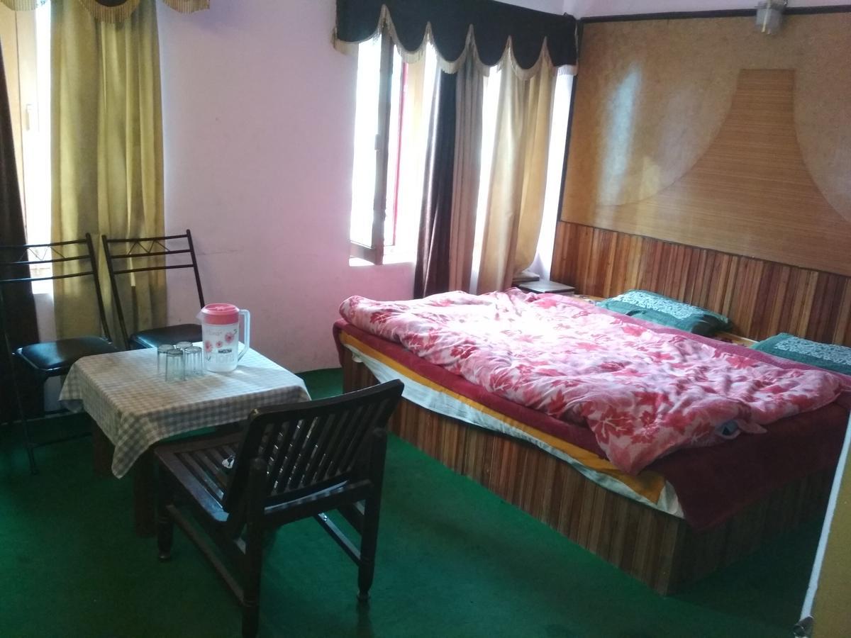 Himanshu Resorts Manāli Esterno foto